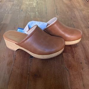 NWT - Clogs- Women's Magnolia Heels